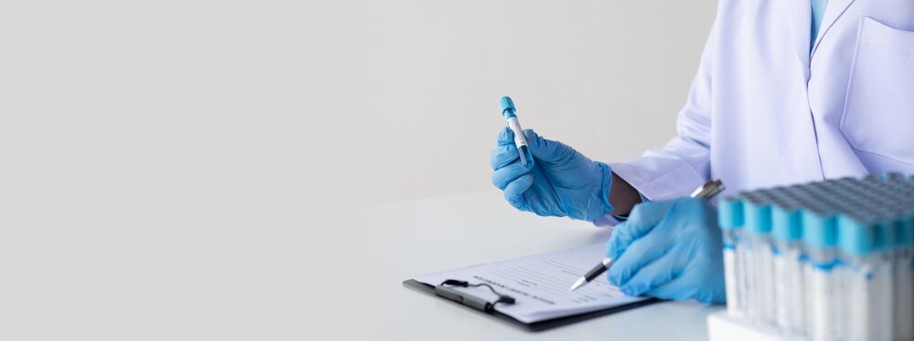 Jak gwałtownie spada CRP po antybiotyku – normy, czas i interpretacja